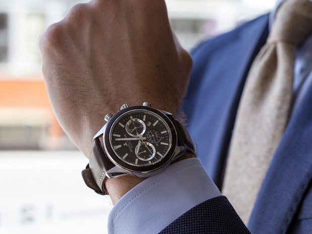 Eco Power Solar Mann mit Solar Apple Armbanduhr | Jacques Lemans®
